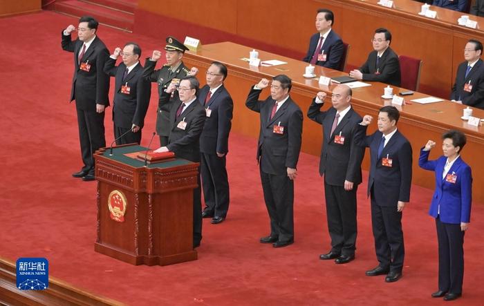 國務院副總理、國務委員、秘書長進行憲法宣誓