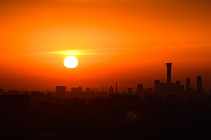 新年日出來啦！迎接2025年的第一縷陽光