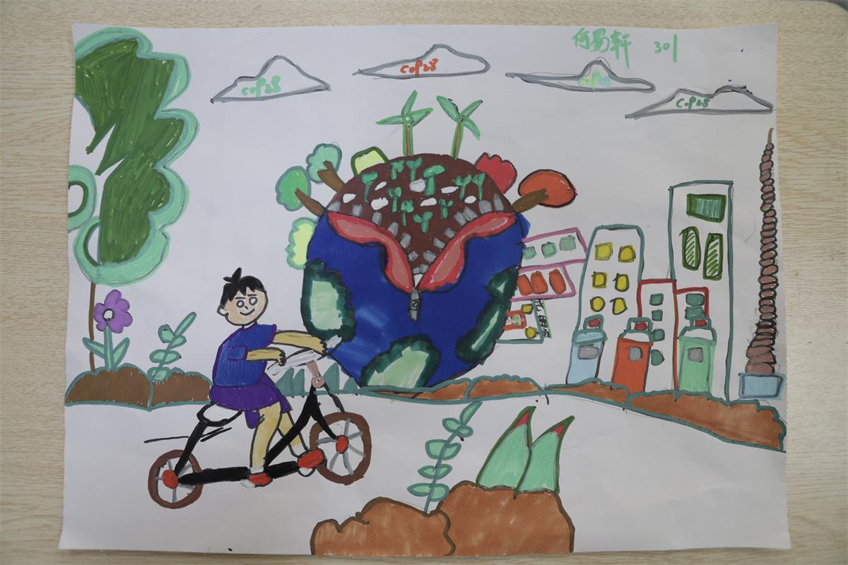 《綠色出行，紅色出行》 何易軒 9歲
