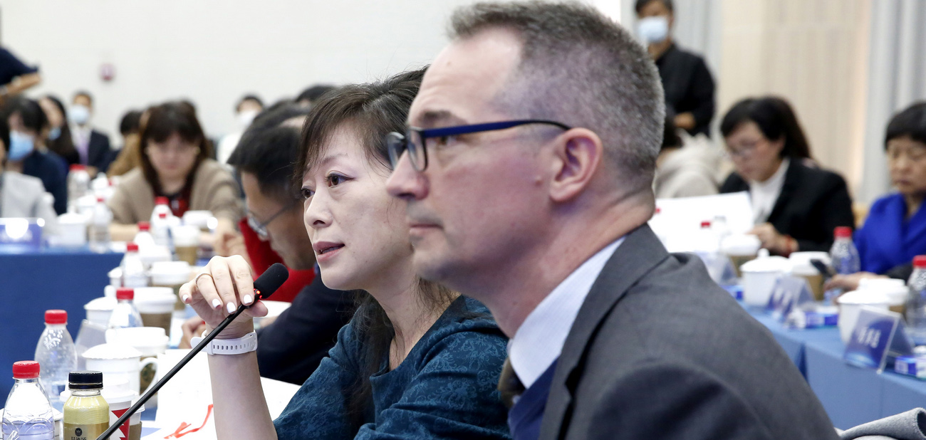 中國擴大高水平開放決心不變 外企稱更看好中國市場<p>    企業(yè)代表表示，通過聆聽圓桌會關于黨的二十大報告的詳細解讀，對于報告重點內容有了更深入更全面的掌握和理解，更加提振了在華投資的信心。<p>
