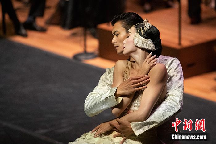 美國(guó)一線(xiàn)芭蕾舞團(tuán)華人舞蹈家獻(xiàn)演中秋